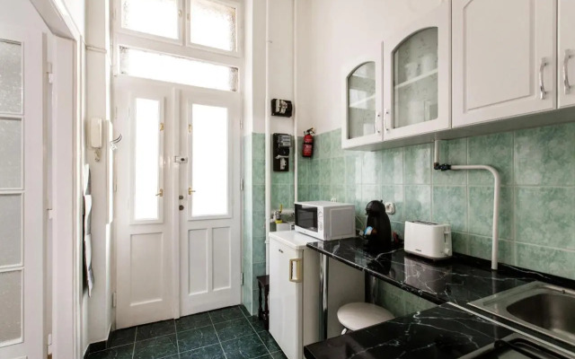 W2 Synagogue Apartment