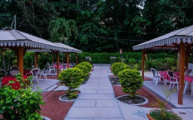 Zerof Guest House & Self Catering Apartments