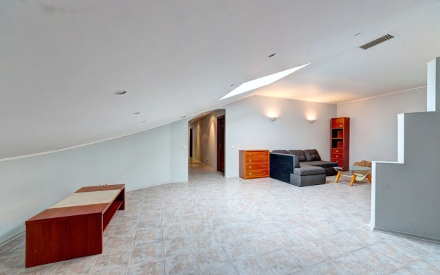 Luxury 3-bedroom apartment Gonchara