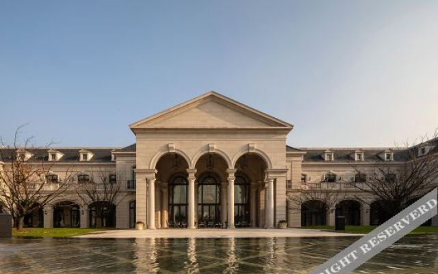 Lvcheng Taohuayuan Huanglong Hotel