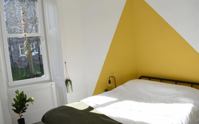 NEW Superb 2BD Flat in Holyrood Edinburgh