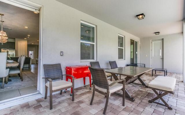 8 Bedroom Vacation Home with Pool 2114