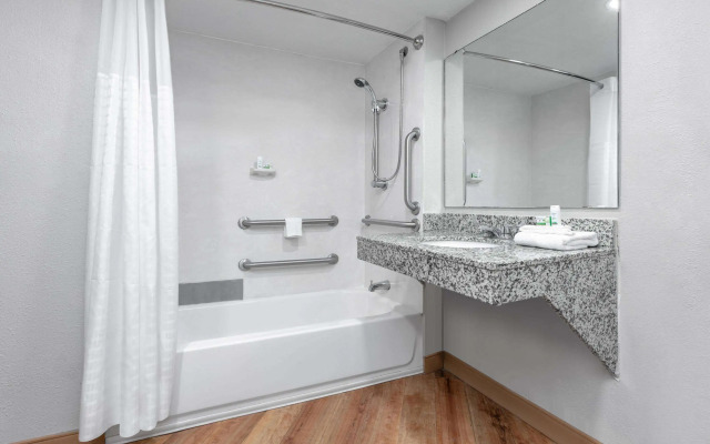 Baymont by Wyndham Austin University Area