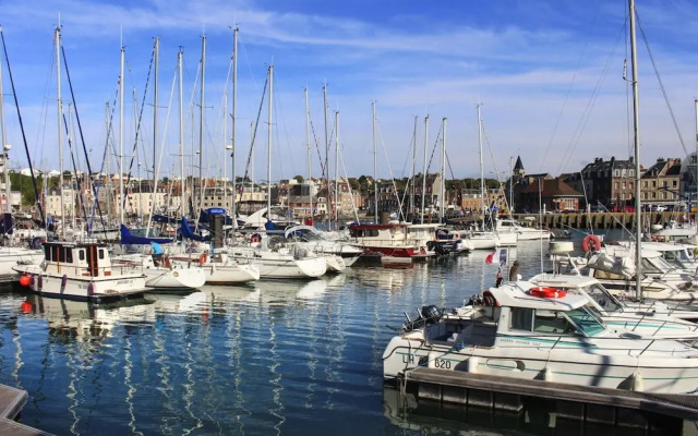 Apartment in Forges les Eaux With Garden