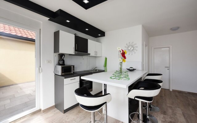 Holiday Apartments Yes Peace