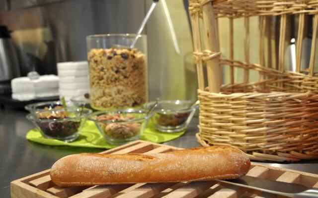 Brit Hotel Caen Mondeville