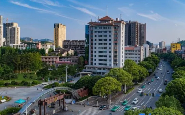 Jishou Qihang Hotel (Jishou University)