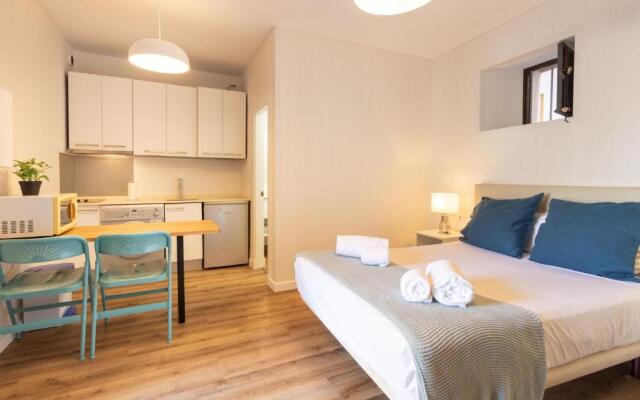 Conde Central Courtyard by Valcambre