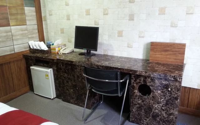 Goodstay Lanuit Hotel