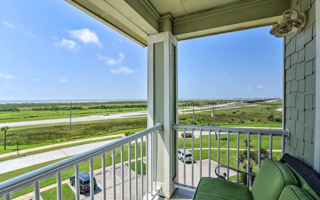 Pointe West Family Retreat: Balcony & Ocean Views!