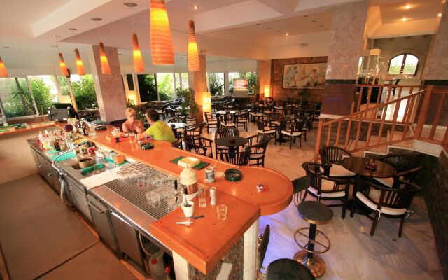 Kassandra Family Aparthotel & SPA