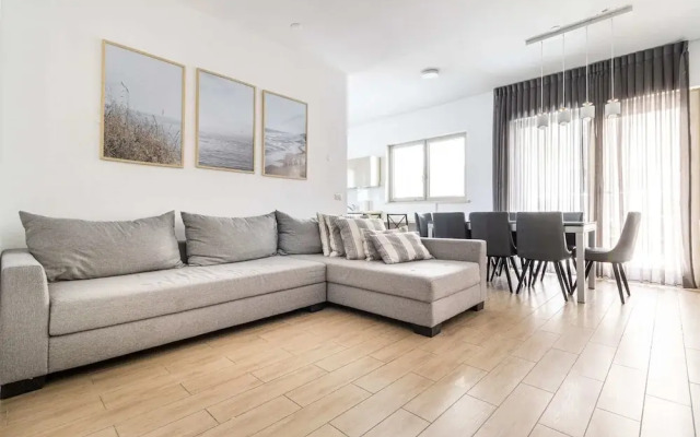 Jaffa- Beautiful 3 Bedroom Apartment Best Location