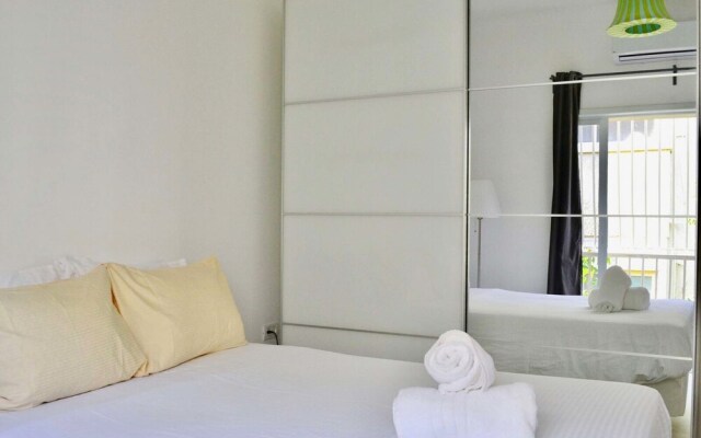 5Min from Gordon Beach Design for 6 TL10