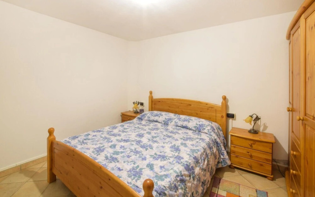 Stunning Home in S.caterina di Pittinur With 2 Bedrooms and Wifi