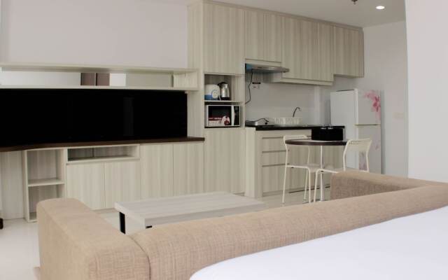 Warm And Cozy Studio At Azalea Suites Apartment