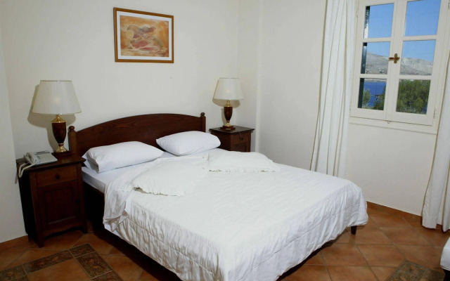 Crithoni's Paradise Hotel