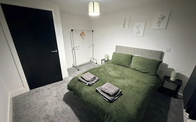Luxury Home 5 Bedroom 3 Bathroom Games Room Parking
