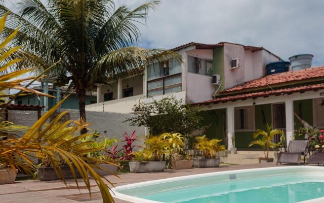 Casa com belo espaço e piscina ALS007