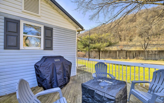 Pet-friendly Charleston Home w/ Fenced Yard!