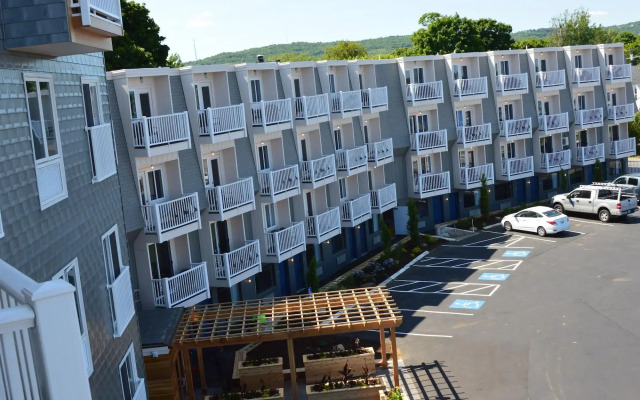 Rockland Harbor Hotel