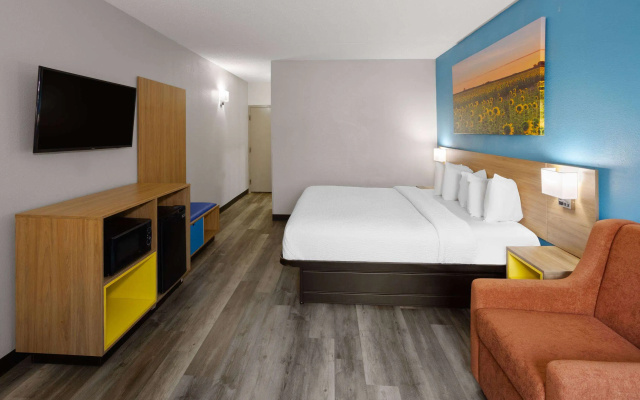 Days Inn & Suites by Wyndham Northwest Indianapolis