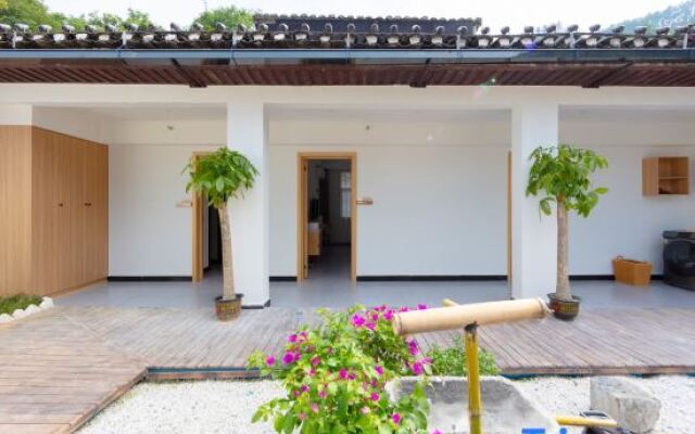 Zhumeng Yingyue River View Homestay