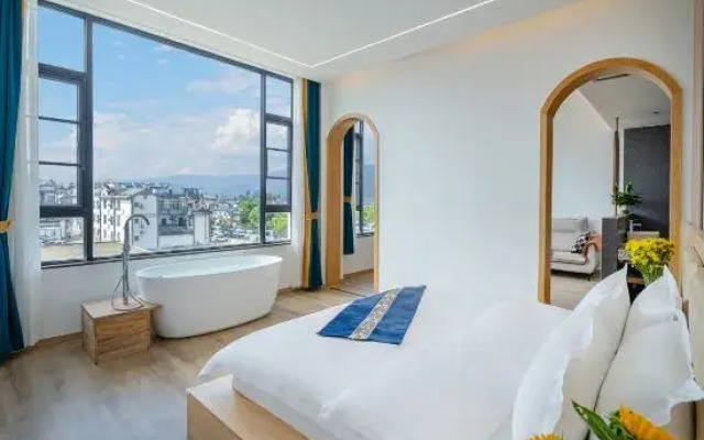 Famous Garden Inn (Dali Ancient City Branch)