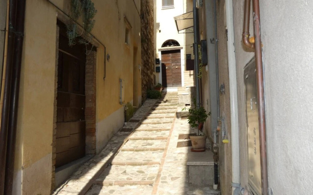 SCAPPO IN UMBRIA, Porta Leone