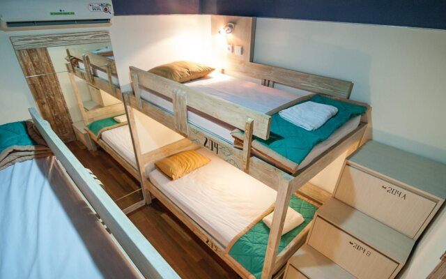 Nau Here Hostel