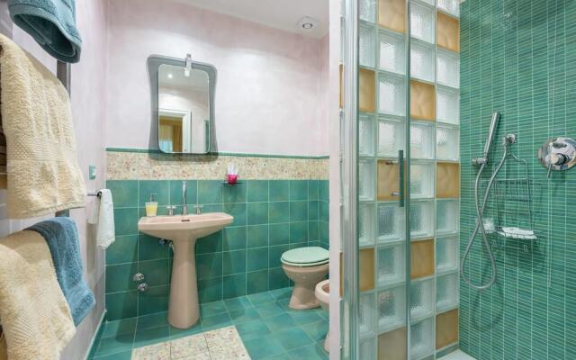 Superior 5 BD & BR Apt in Vatican Area