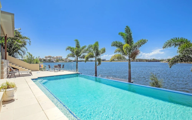 Lakehouse Family Oasis