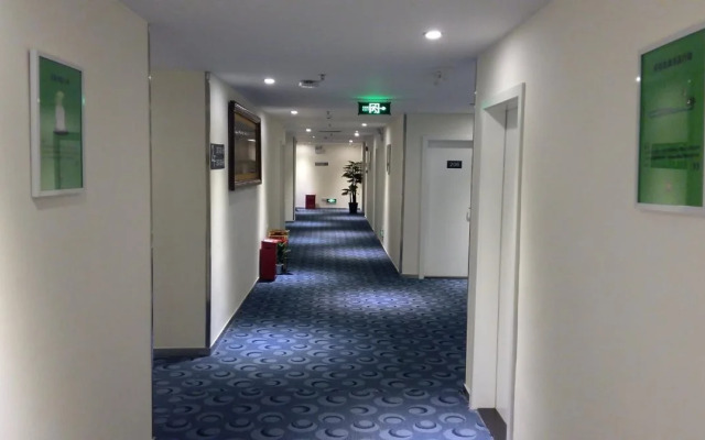 7Days Inn Shenzhen Fuyong Fenghuang Shiji Commercial Square