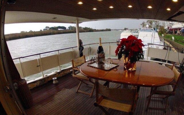 Property With 4 Bedrooms in Rome, With Wonderful Lake View, Furnished
