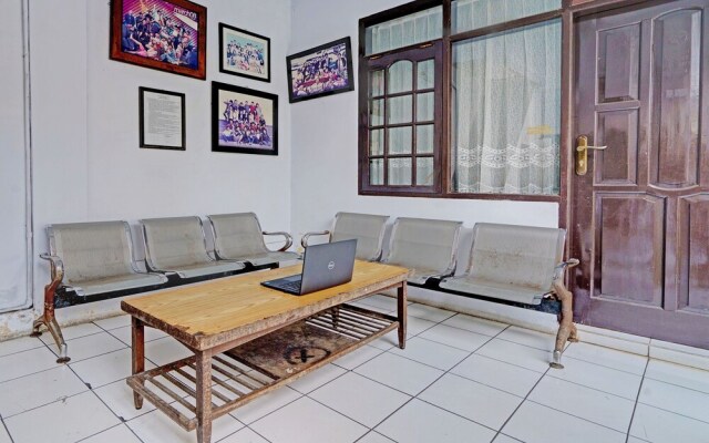 OYO Life 92901 Kost Bu Nur