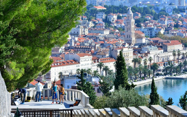 Split Center Room Helena