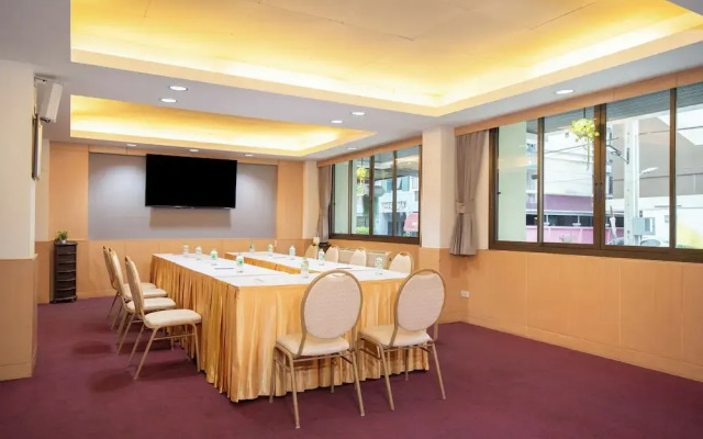 P-Park Hotel near Yanhee Hospital