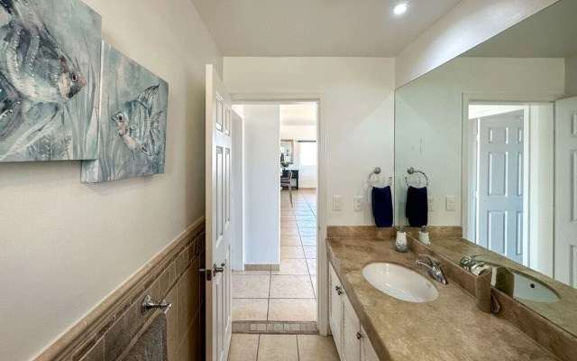 Relaxing Getaway 2BR Condo