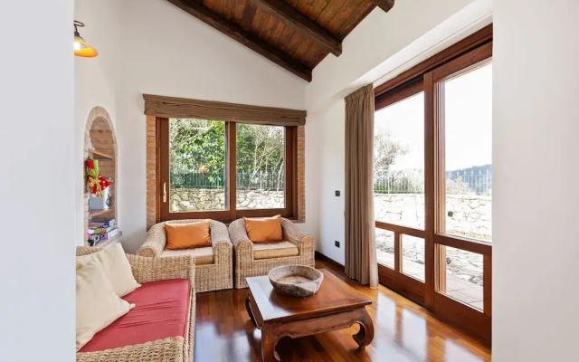 Valley View Villa in San Mango D'aquino with Hot Tub