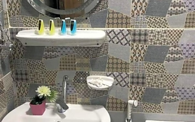 Panoramic pyramids Hills inn