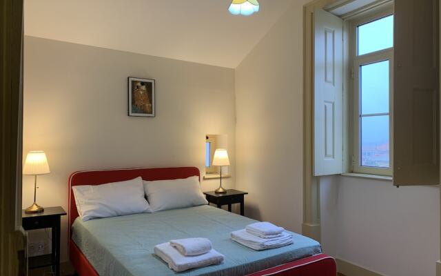 Old Town House in Figueira da Foz Near Beach