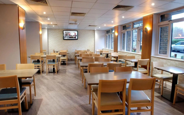 Waterloo Hub Hotel & Suites