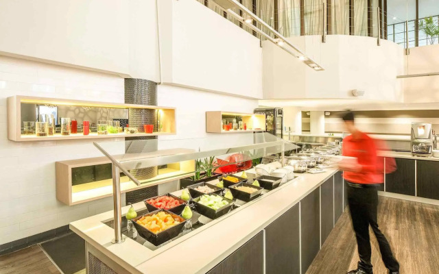 ibis Melbourne Hotel and Apartments