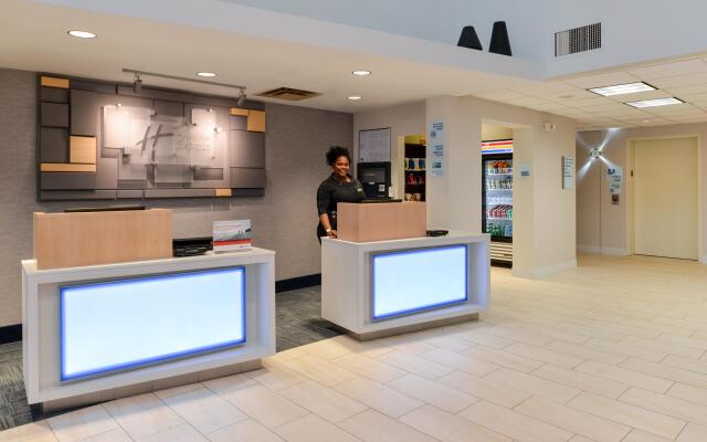 Holiday Inn Express & Suites Raleigh NE - Medical Ctr Area by IHG