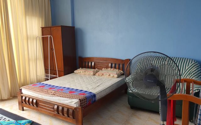 Spot On 89920 Muwaffaq Inn