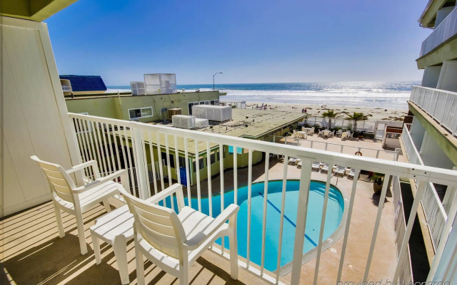 Surfer Beach Hotel