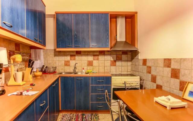 Cozy Apartment in Athens near Aghios Ioannis Subway Station