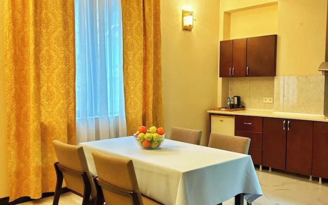 Crown Suites