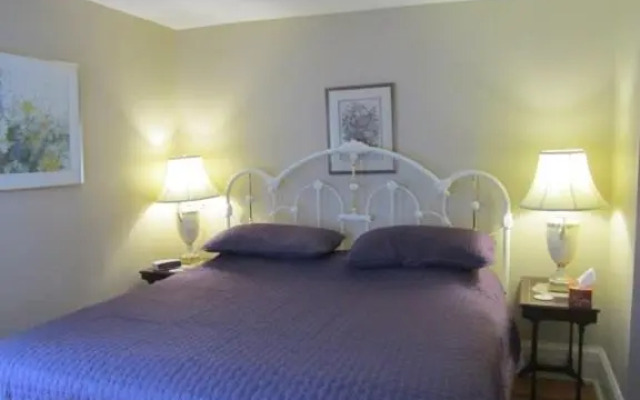 Bernard Gray Hall Bed and Breakfast