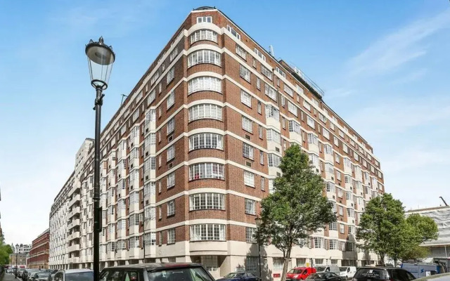 Sloane Avenue Apartment