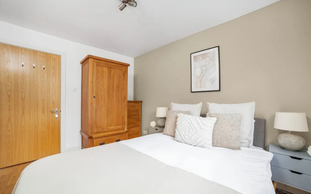 The Canary Wharf Flat